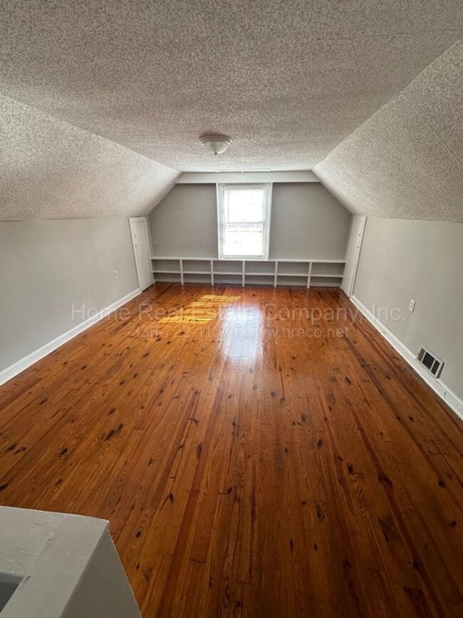 Building Photo - 1009 Knollwood St