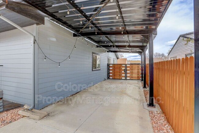 Building Photo - 2581 S Hazel Ct