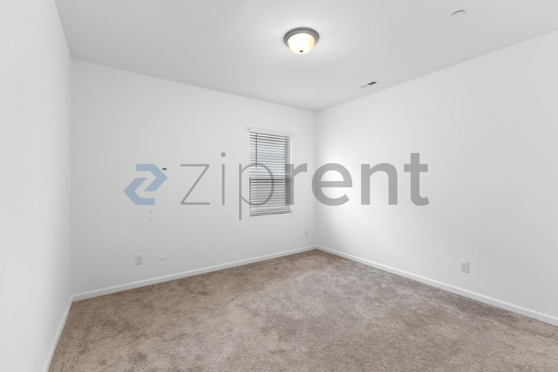 Building Photo - 3038 Langhorne Ave SW