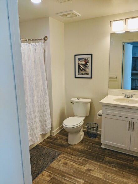 2nd Full bath - 12655 Bluff Creek Dr