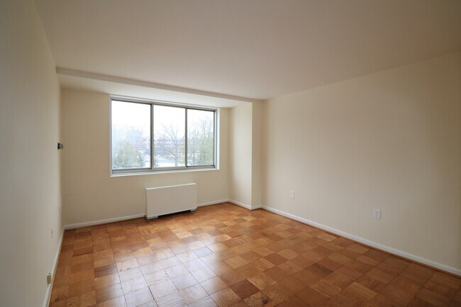 Building Photo - 2/2 Gem in Grosvenor Park!