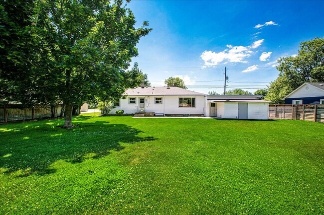 Building Photo - East End - Huge Yard