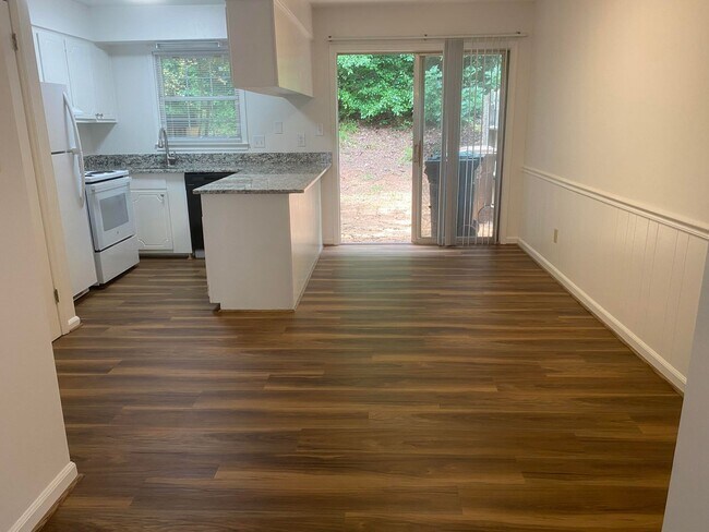 Building Photo - 1128 Nottingham Cir
