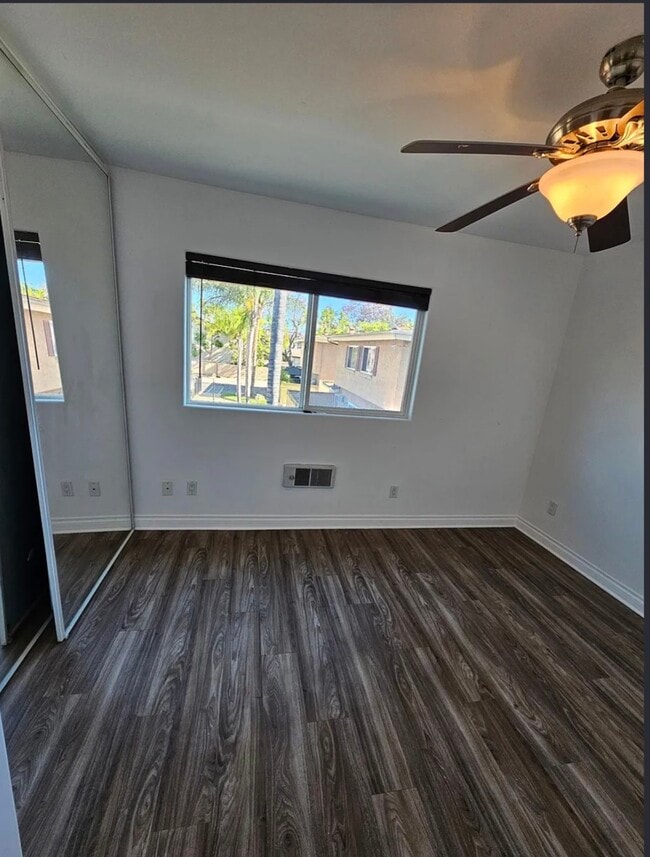 Building Photo - 800 N Mollison Ave