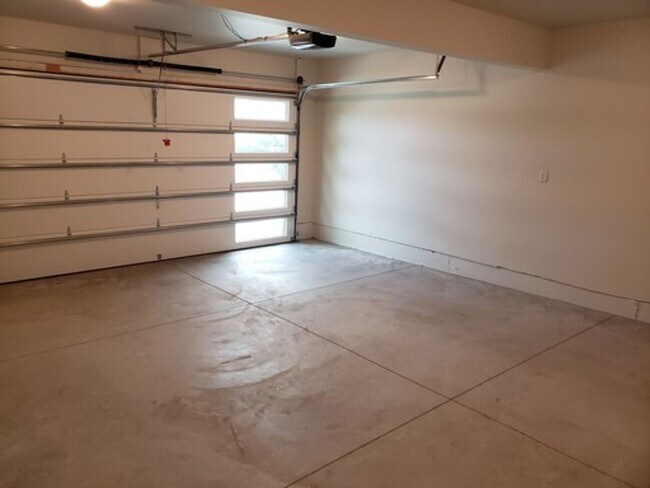 Building Photo - Lease Up- Custom Spokane Duplex