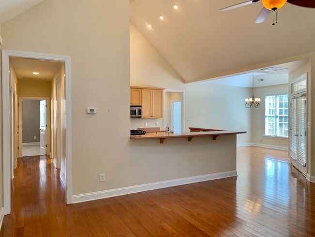 Building Photo - Great Home in Gated Community with Bonus Room!