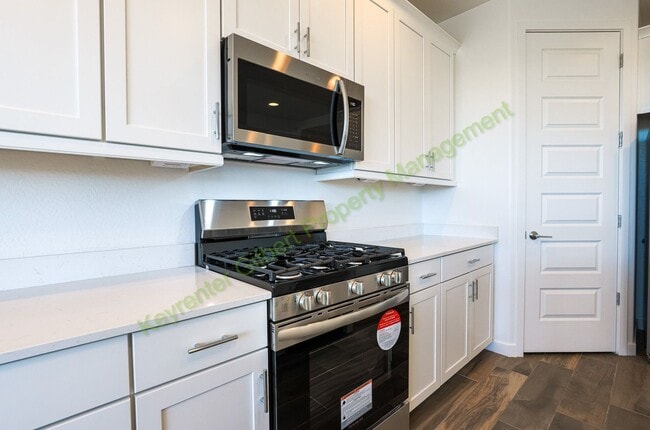 Building Photo - Pet Friendly 5 bed/3 bath in the Hawes Crossing Community of East Mesa