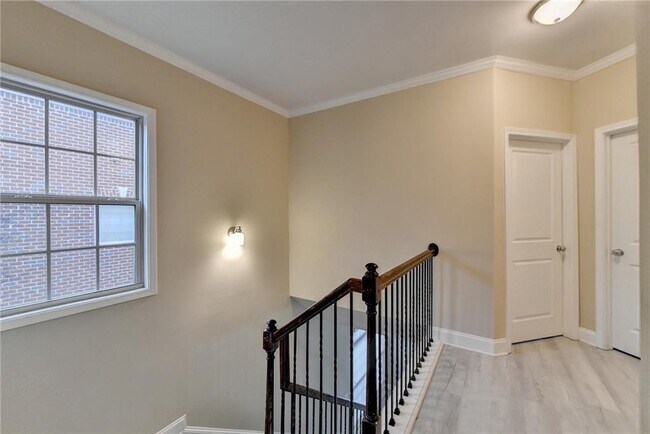 Building Photo - 2405 Tenor Ln