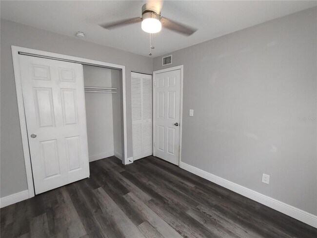 Building Photo - 320 W Howry Ave