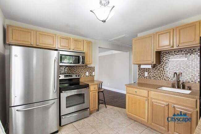Building Photo - Adorable Bungalow in the heart of Randolph...
