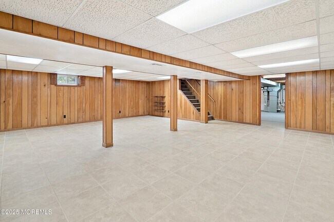Building Photo - 773 Nutswamp Rd