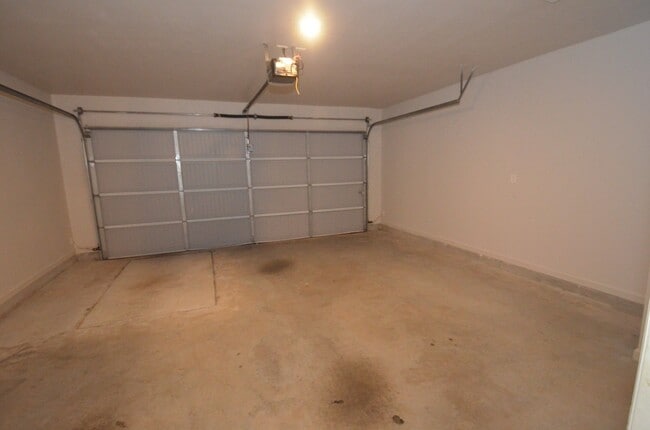 Building Photo - 11209 Howard Dr
