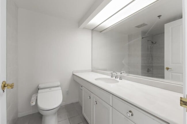 Building Photo - 1341 Kapiolani Blvd