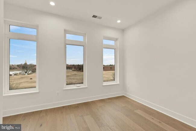 Building Photo - 2607 1st St NW