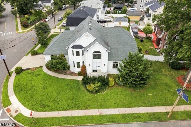 Building Photo - 907 Colonia Rd