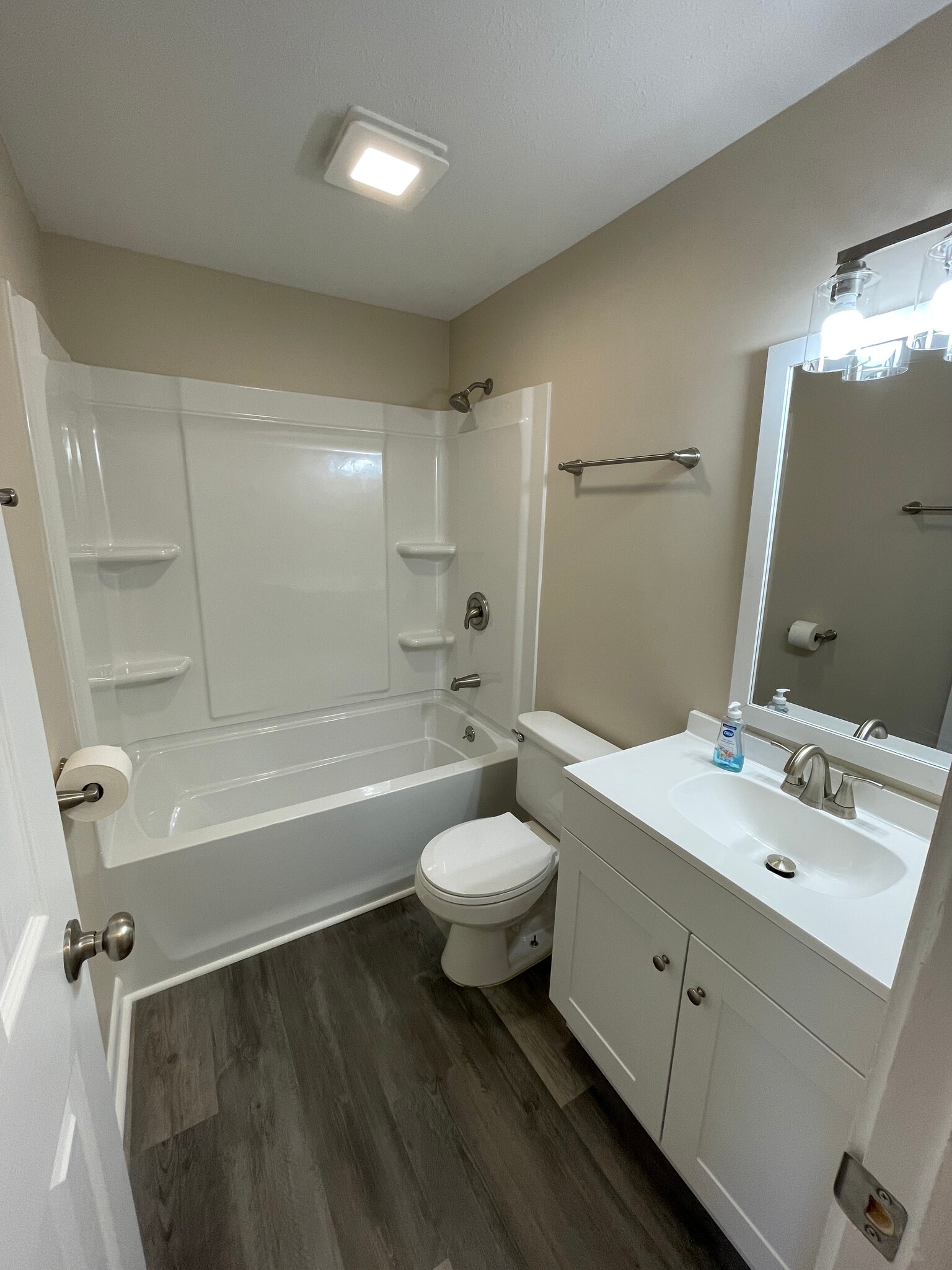 Building Photo - 19 Valley Park Dr