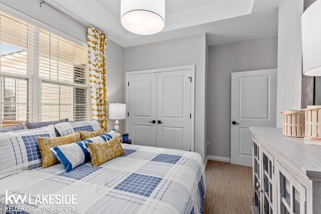 Building Photo - 8511 Valley Dr