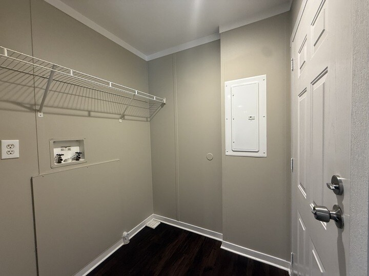 Building Photo - 113 Lillian St