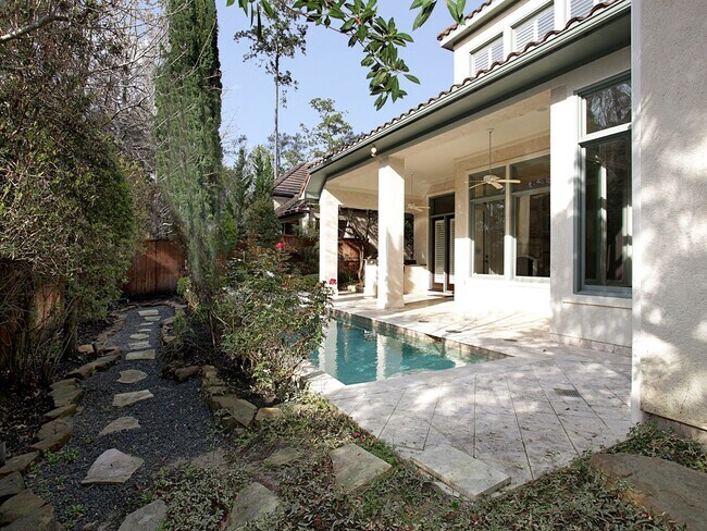 Building Photo - 15 Serenade Pines Pl