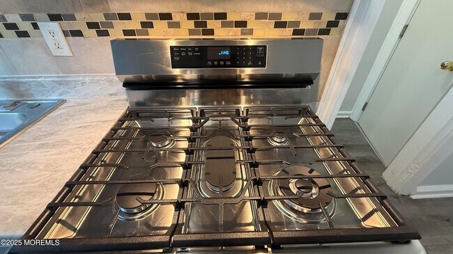 Building Photo - 56 Lindsley Pl