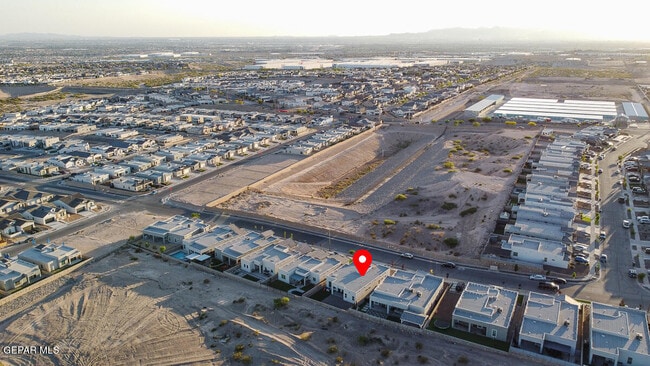 Building Photo - 870 Airship Pl