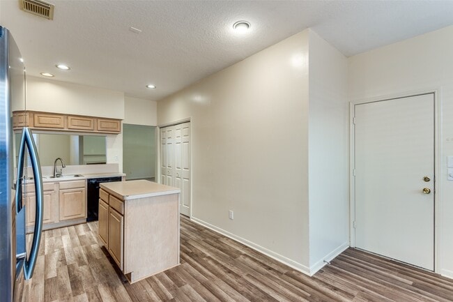 Building Photo - 127 S Winterport Cir