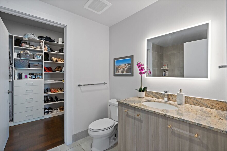 Primary en suite bathroom - 515 Church St