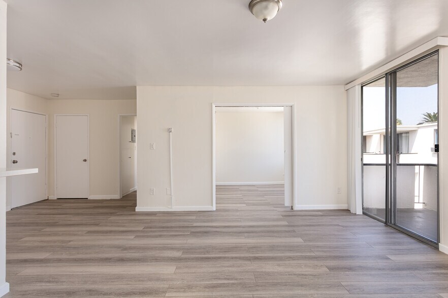 Building Photo - 1500 Gramercy Place