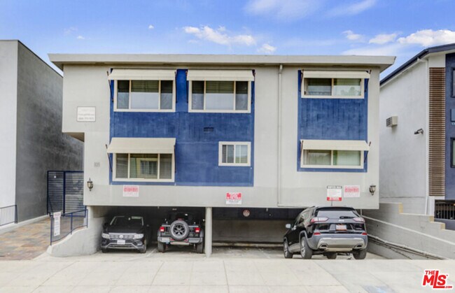 Primary Photo - 925 N Curson Ave