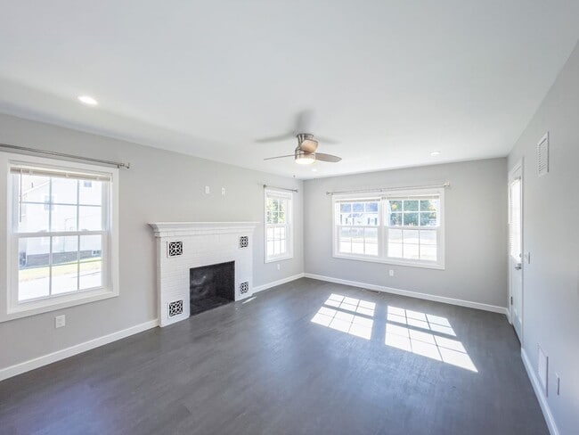 Building Photo - 159 Dunham St