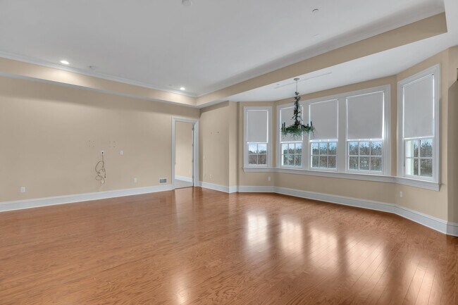 Building Photo - 1021 Oval Rd