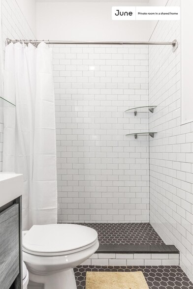 Building Photo - Room in Shared 4 bed/2 bath home in Ridgewood