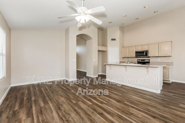 Building Photo - 624 W Douglas Ave