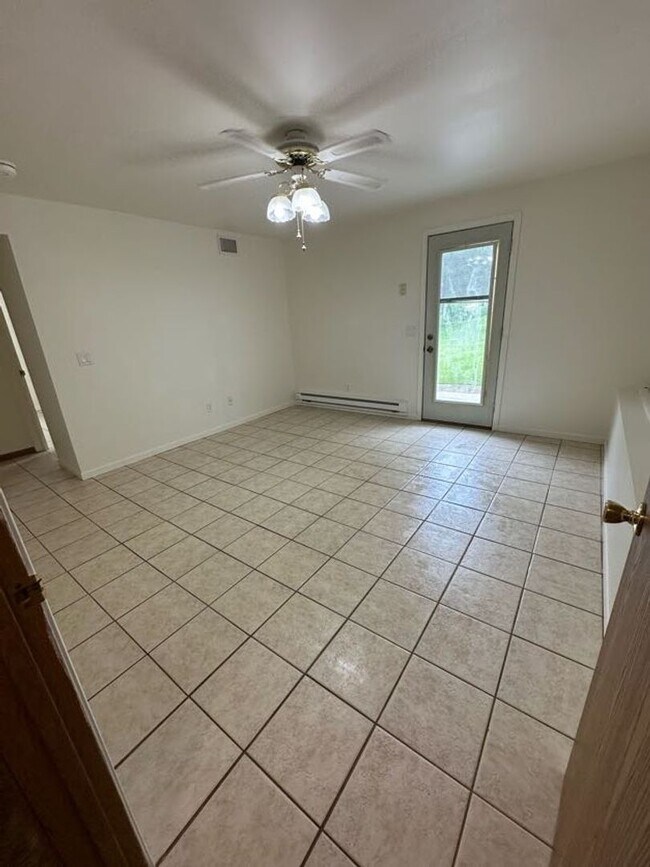 Building Photo - Ellis Avenue Duplex