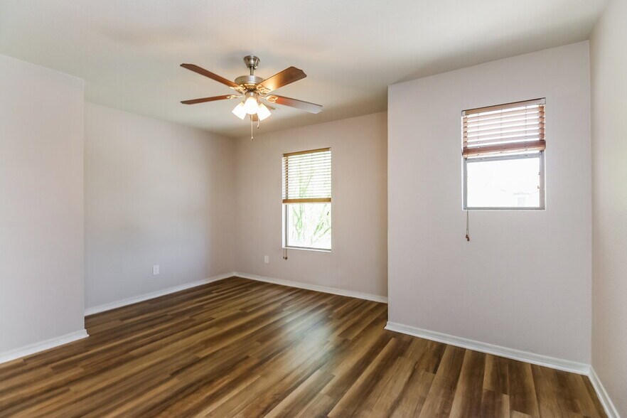 Building Photo - 526 E Milada Dr