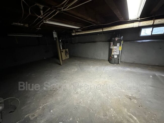 Building Photo - 3418 W 3rd St