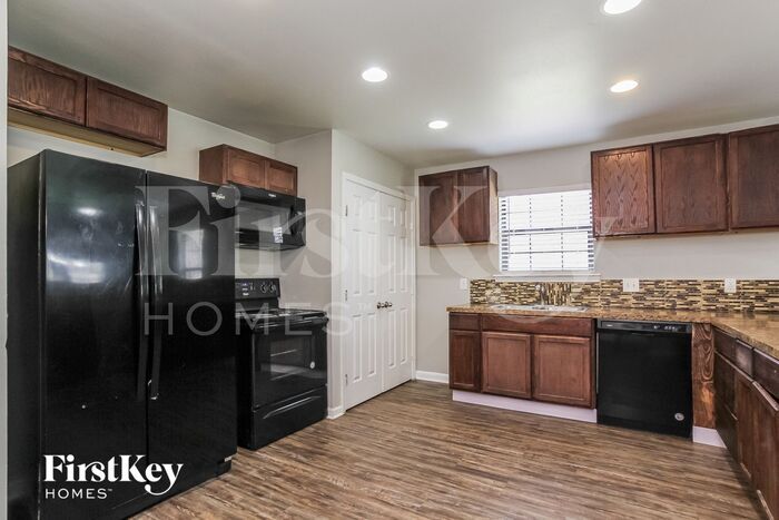 Building Photo - 15615 Fall Briar Dr