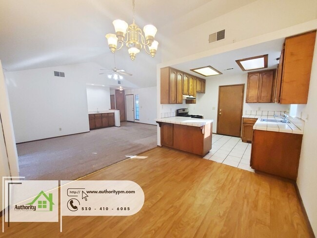 Building Photo - 3996 Morningsun Dr