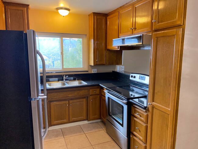 Primary Photo - 2134 La Canada Crest Dr