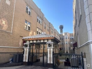 Building Photo - 2150 Gunderson Ave