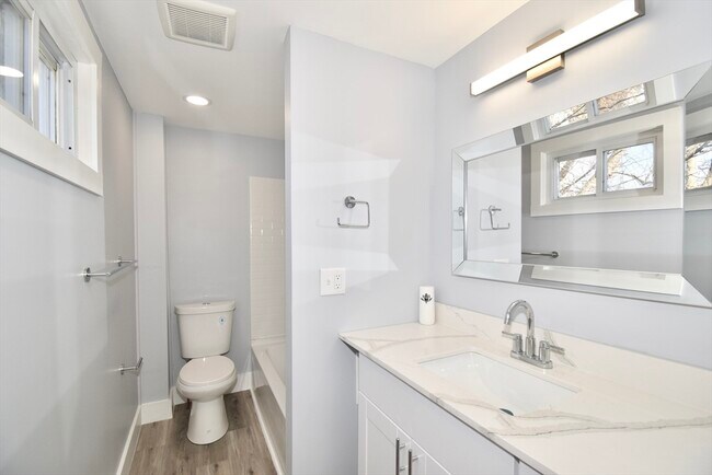 Building Photo - 30 Day St