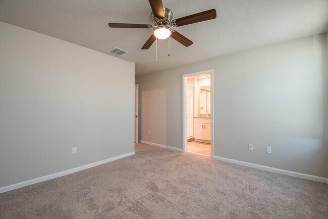 Building Photo - 3944 SE Caladium Ct