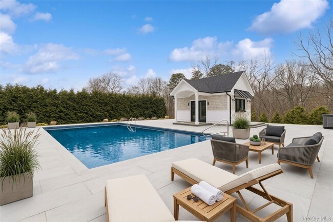 Building Photo - 47 Old Riverhead Rd