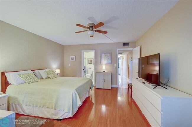 Building Photo - 2102 Lucaya Bend