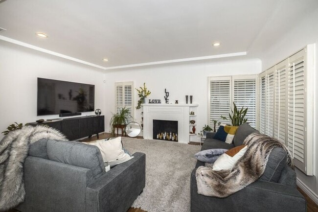 Building Photo - 3440 Oak Knoll Blvd