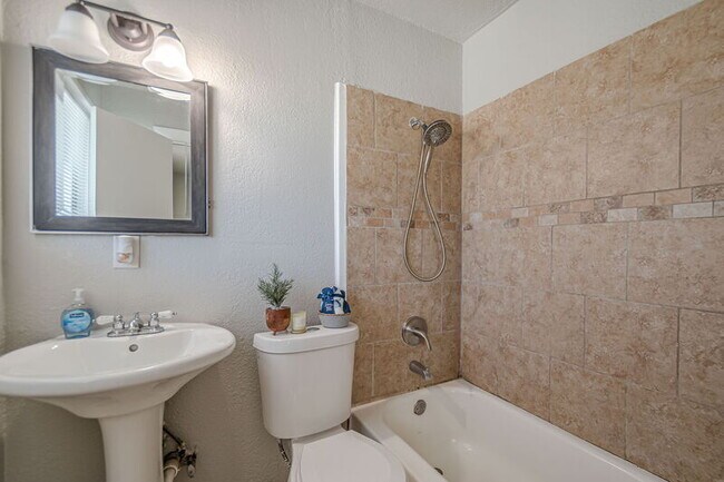 Building Photo - 2323 Arbor Pl