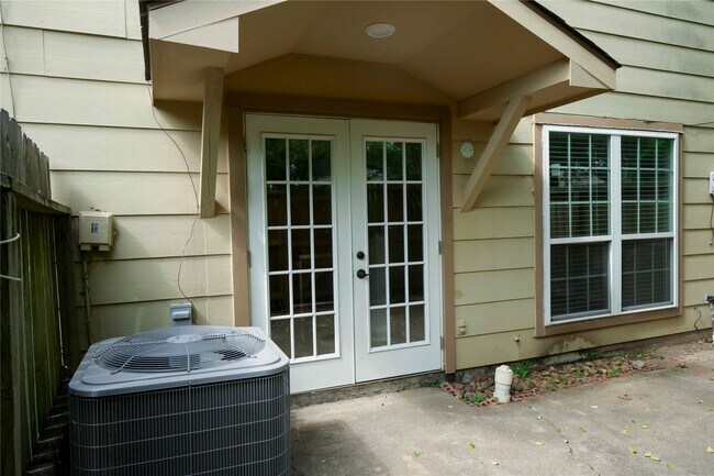 Building Photo - 14209 Briarsage Ct