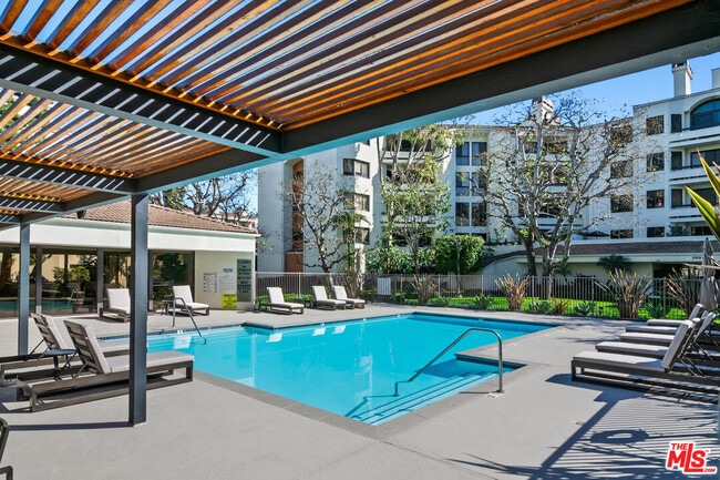 Building Photo - 2102 Century Park Ln