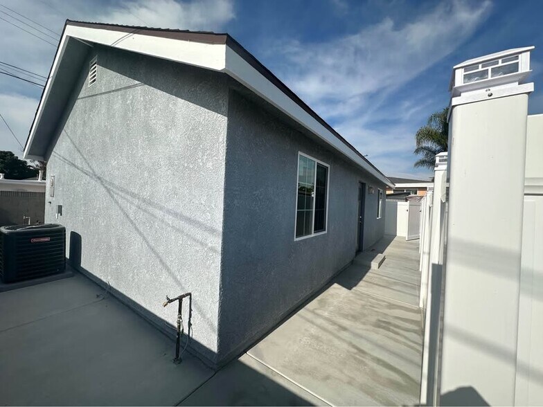 Building Photo - 13809 Actina Ave