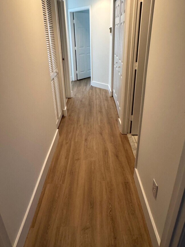 Building Photo - 17061-3 Emile St